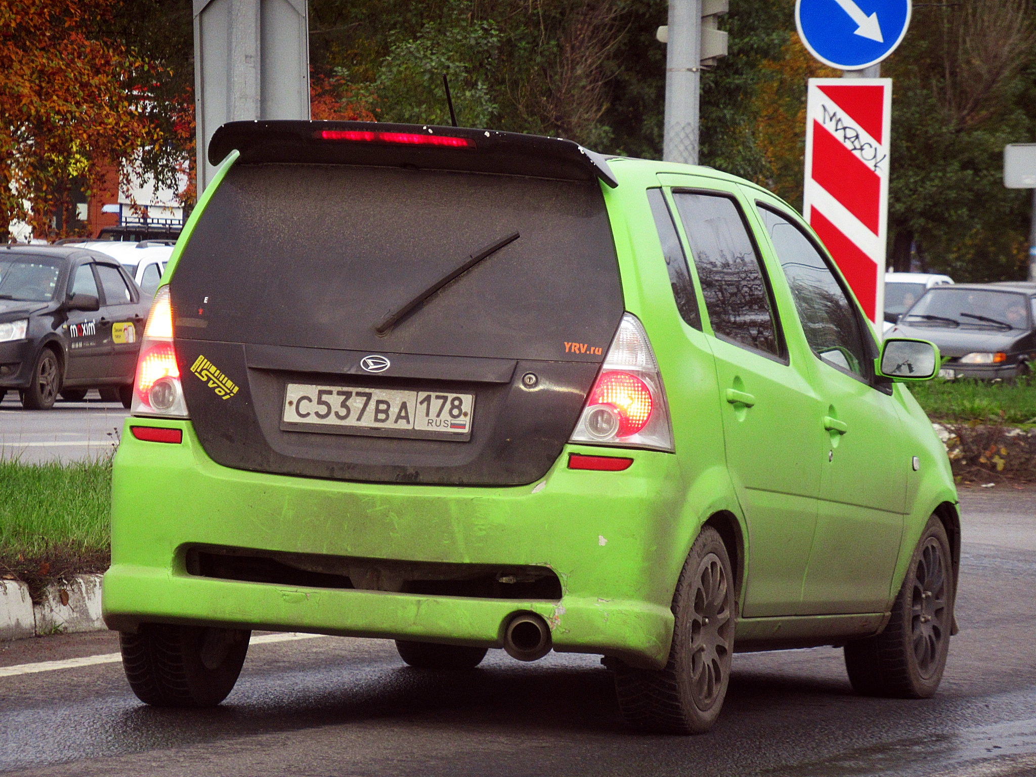 с 537 ва 178, Daihatsu YRV 1st gen (M200), 2000–2005