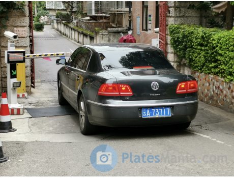 云A·73717, Volkswagen Phaeton