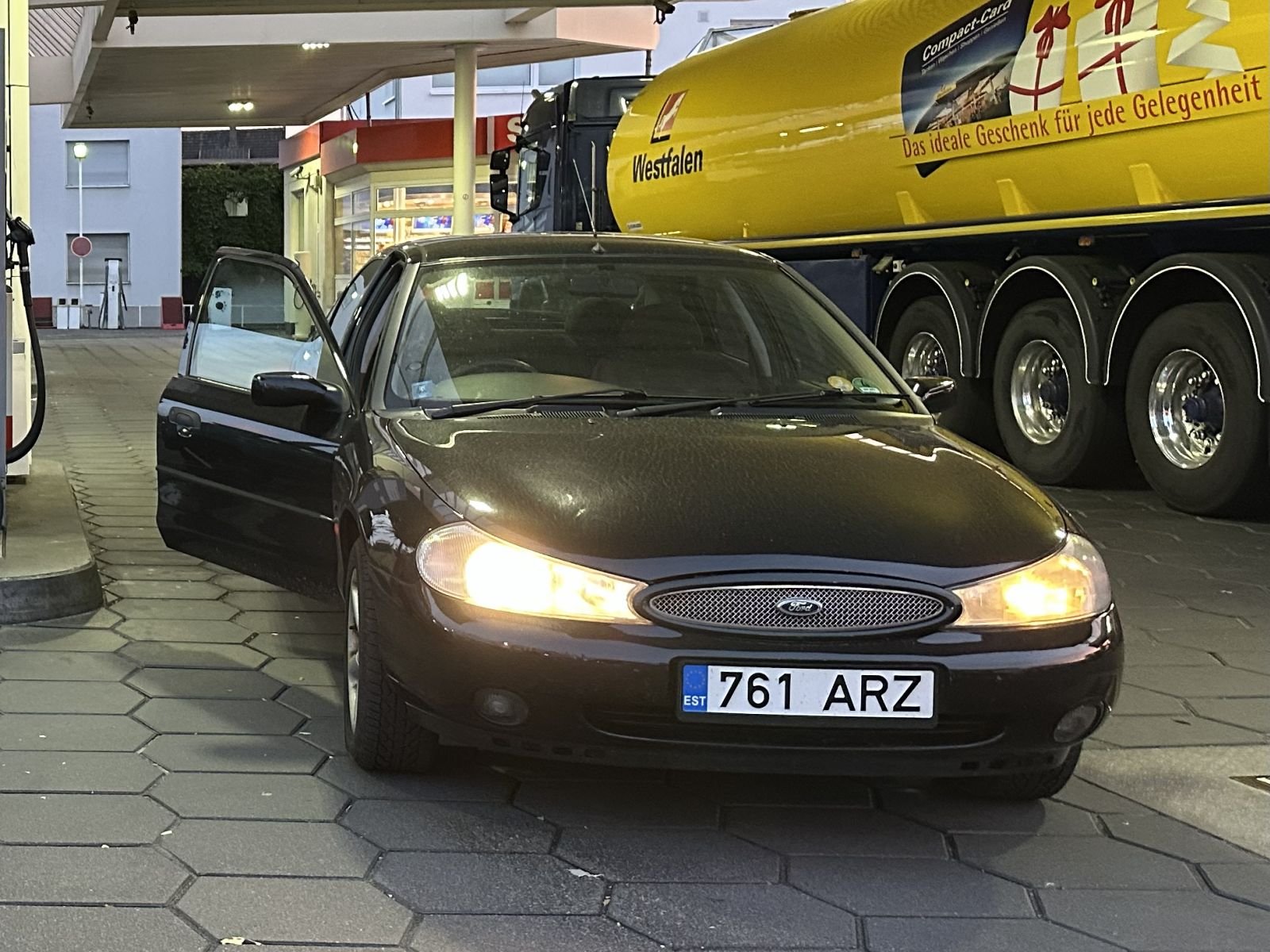 761 ARZ, Ford Mondeo 1st gen Sedan/Liftback (Mk2; CDW162), facelift, 1996–2000