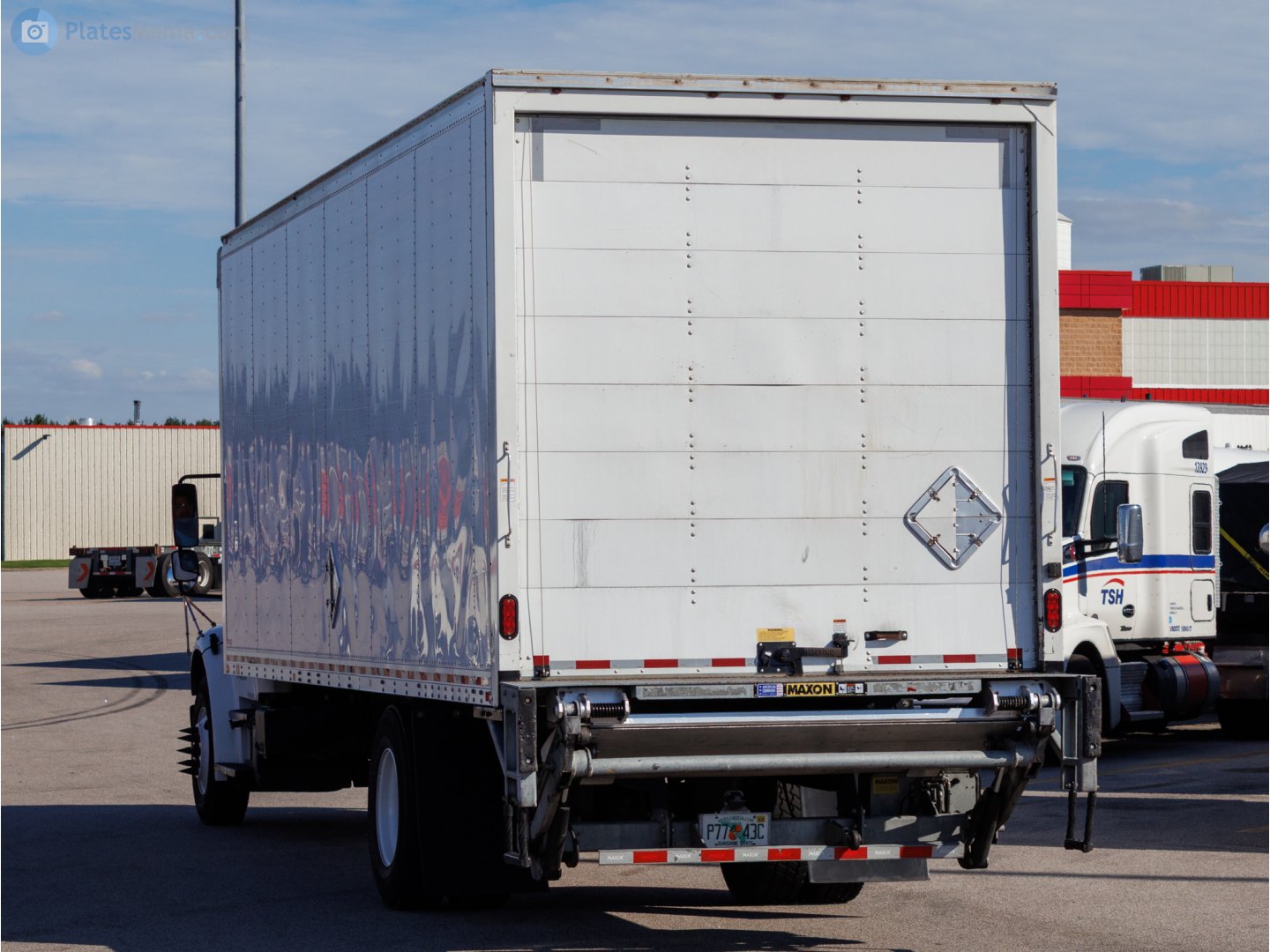 P77 43C, Freightliner Business Class 