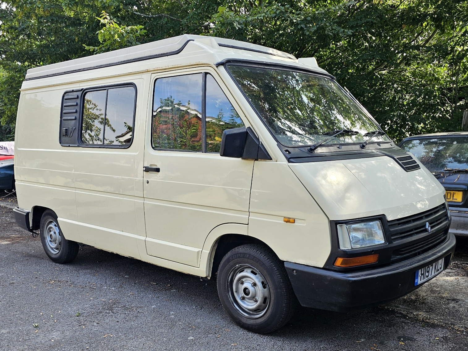 H197KLJ, Renault Trafic 1st gen, 1980–2001