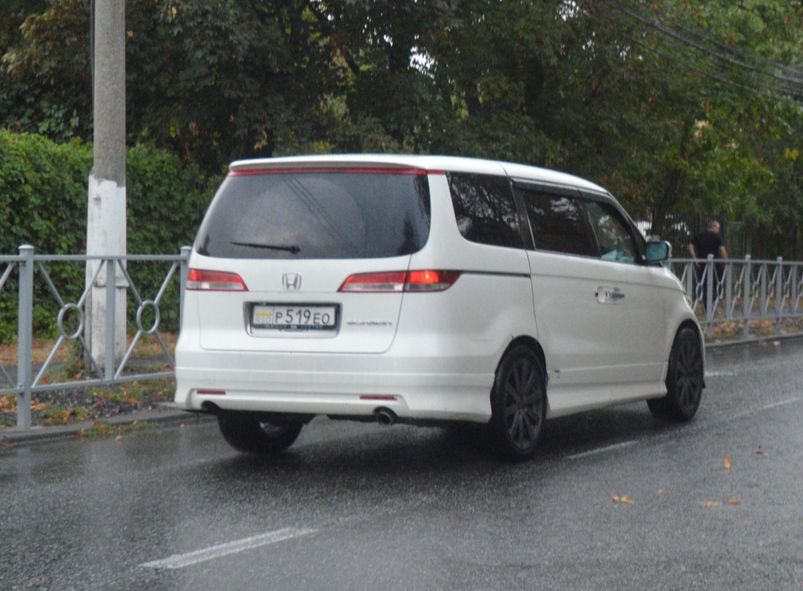 р 519 ео, Honda Elysion 1st gen (RR), 2004–2006