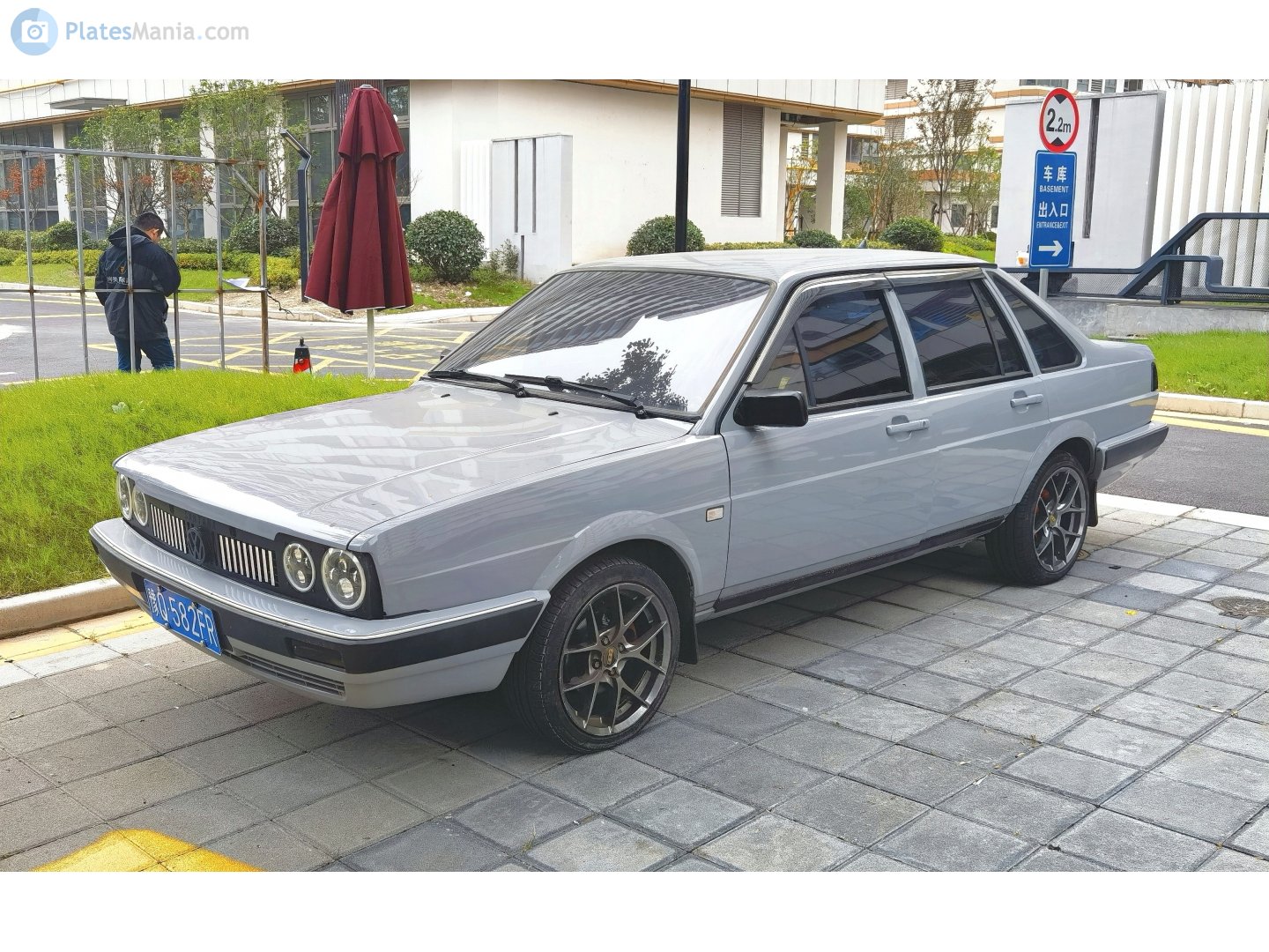 豫Q·582FR, Volkswagen Santana 1st gen Sedan, 1981–1989 (–2012 for CN-market)