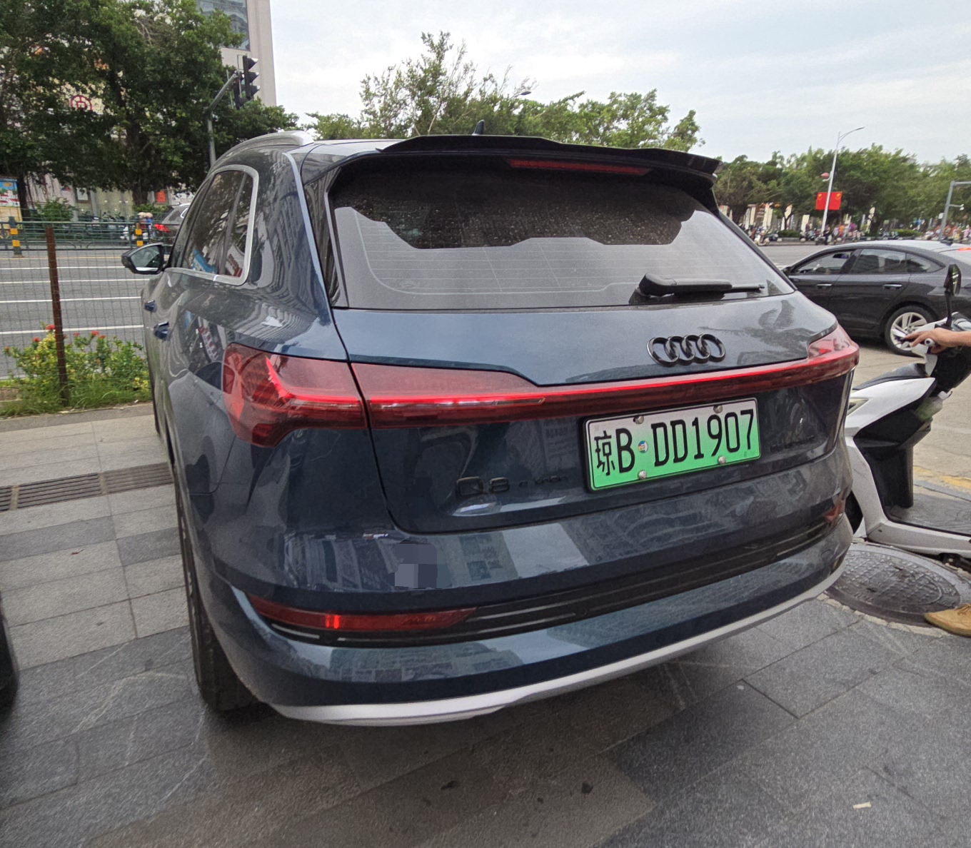 琼B·DD1907, Audi Q8 1st gen e-tron SUV, facelift, 2022–2025