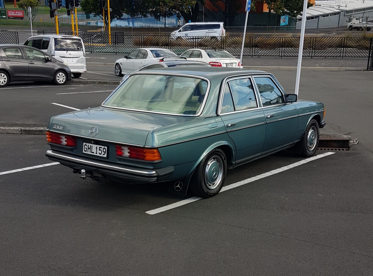 GHL159, Mercedes-Benz E-Klasse 200–300 Sedan (W123), 1975­–1986