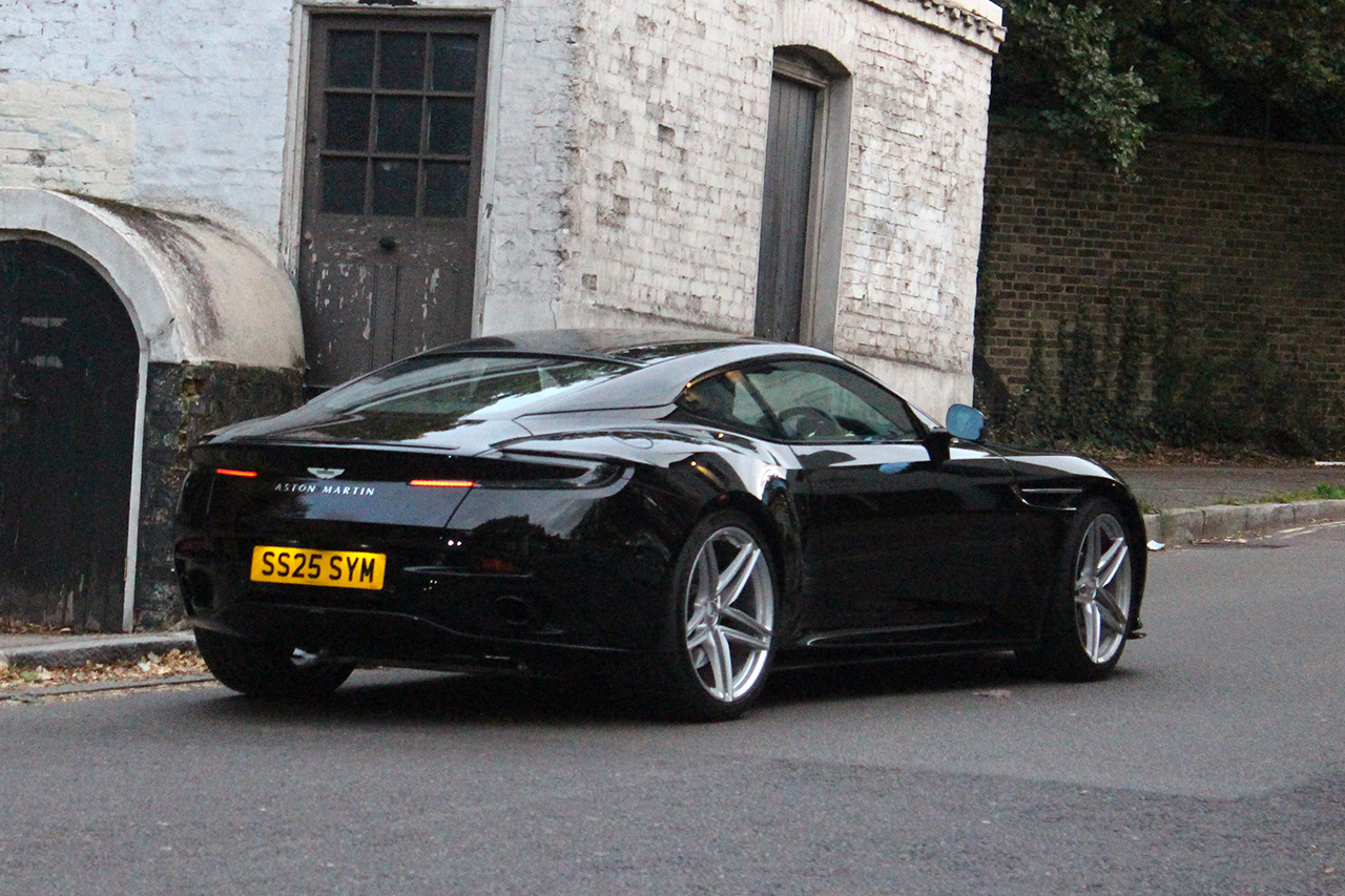 SS25SYM, Aston Martin DB12 Coupé, 2023–