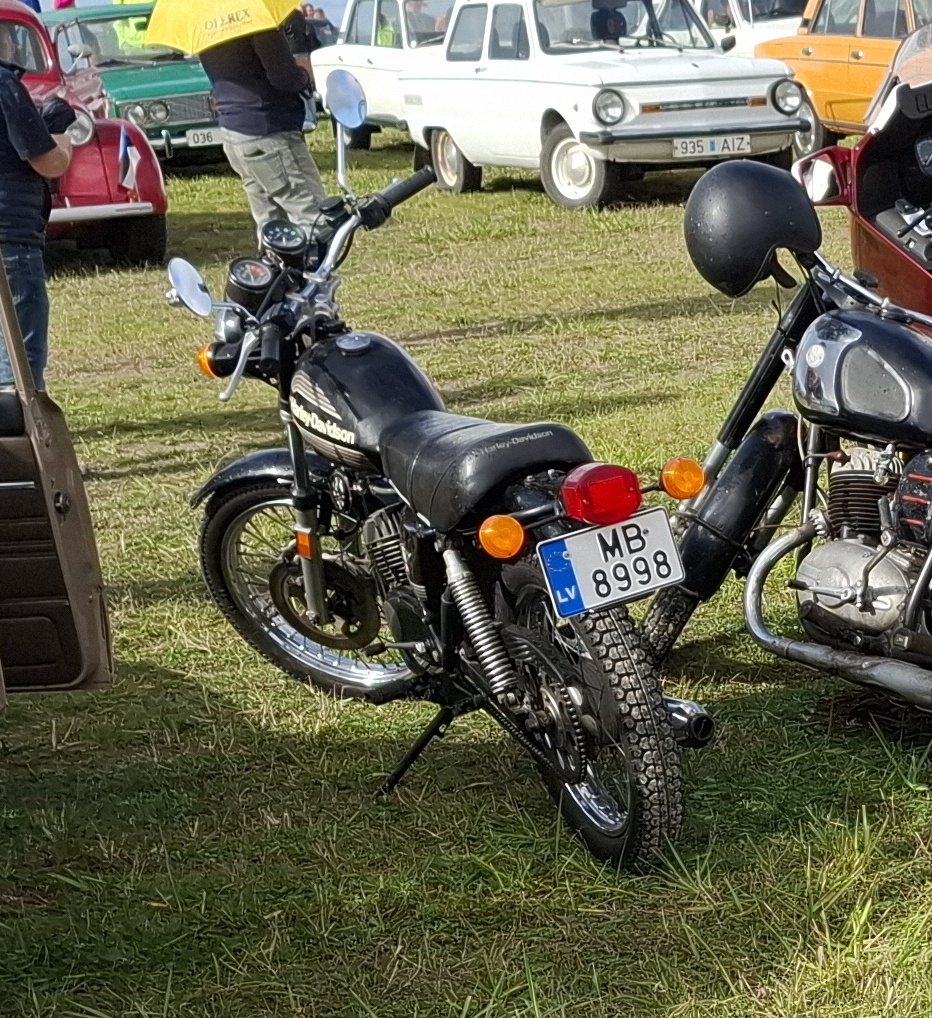 MB 8998, Harley-Davidson SS 