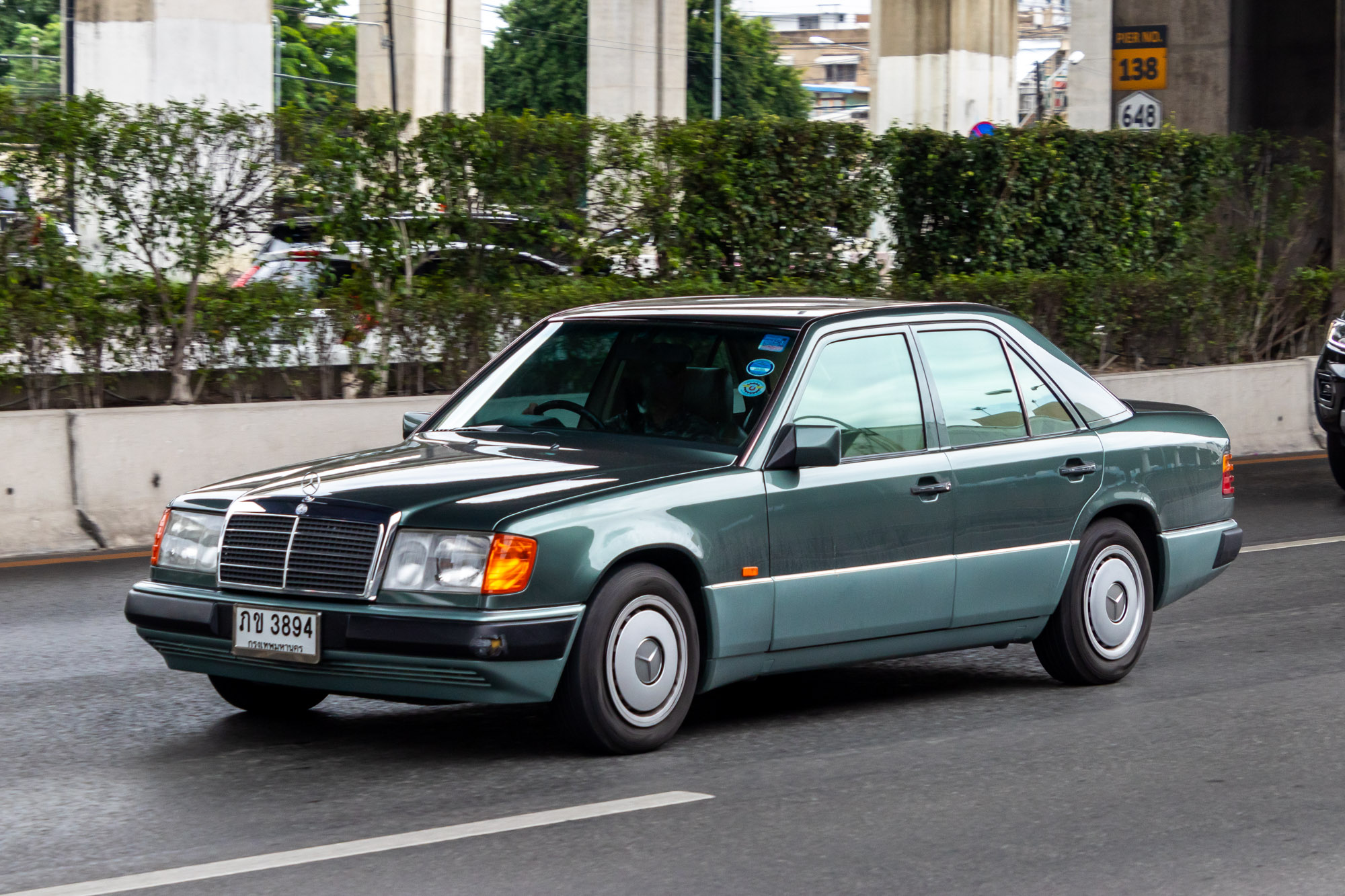 ภข 3894, Mercedes-Benz E-Klasse 1st gen Sedan (W124), 1984­–1995