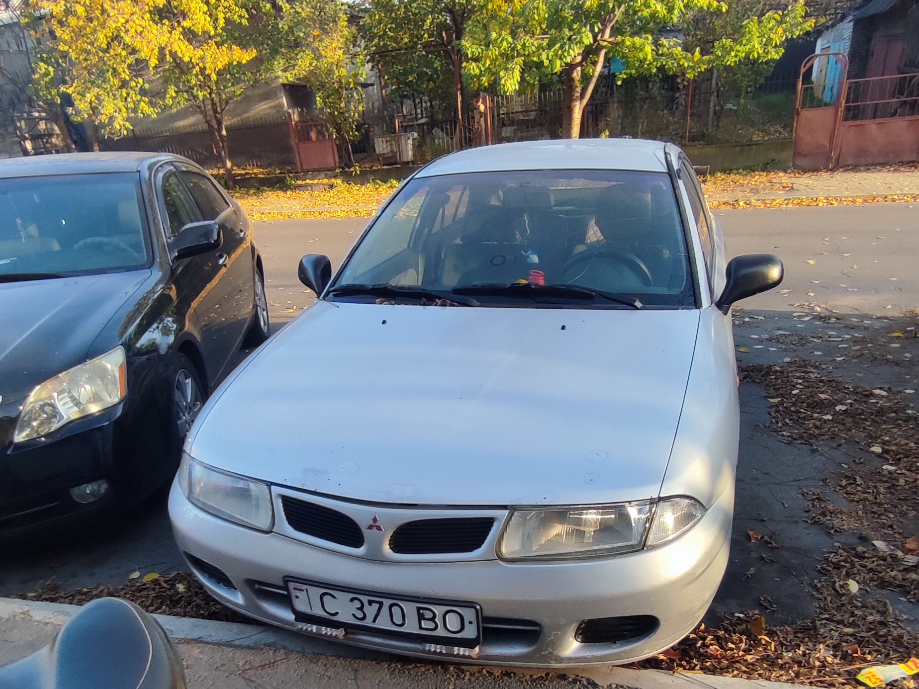 C 370 BO, Mitsubishi Carisma 1st gen Liftback (DA1A), 1995–2001