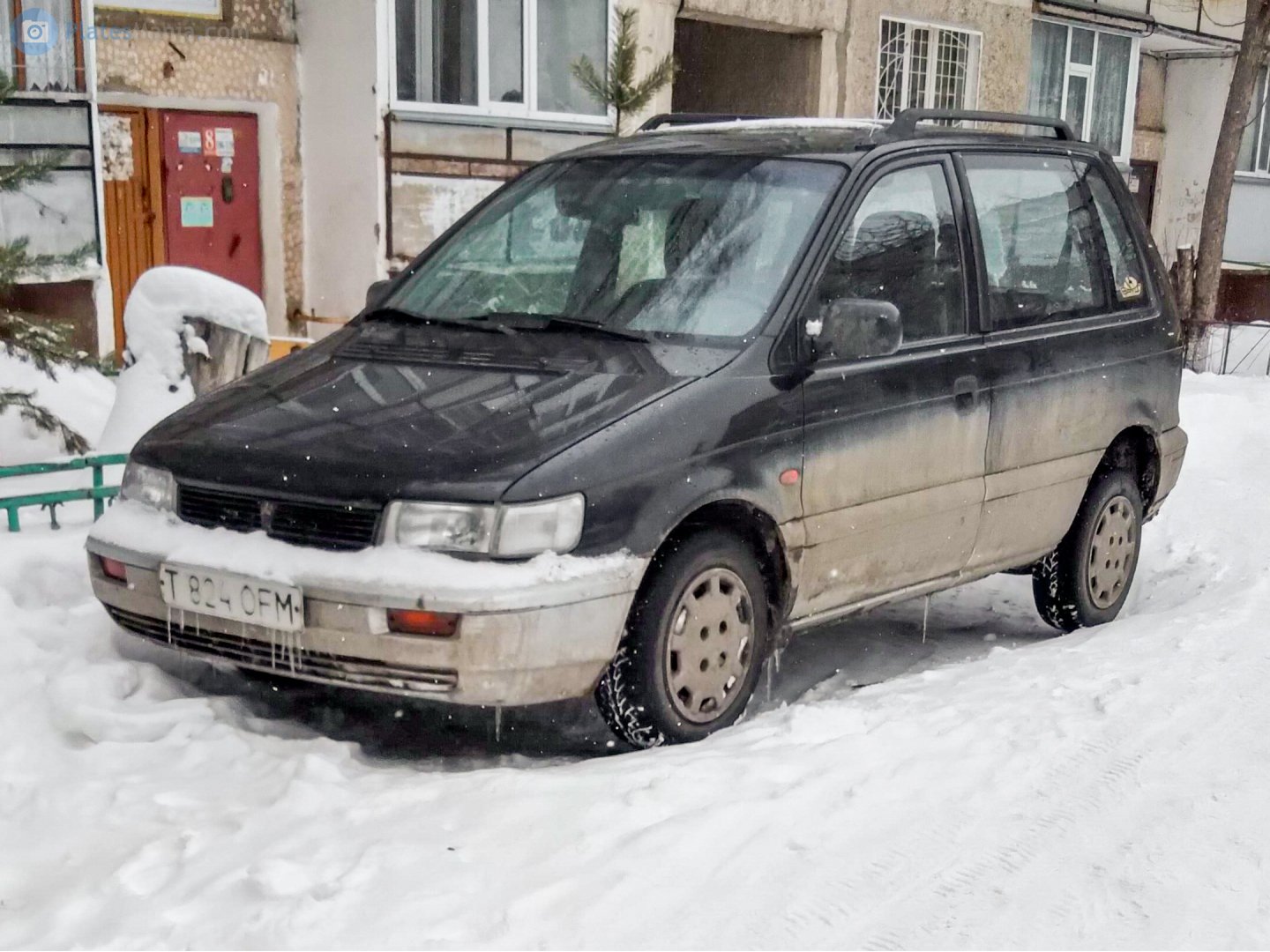 T 824 OFM, Mitsubishi Space Runner 1st gen (N10/N20) 1991–1997