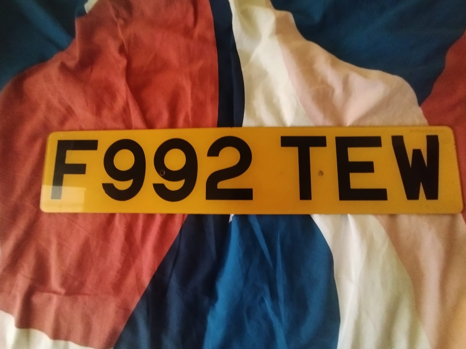 F992TEW, License plate without vehicle 