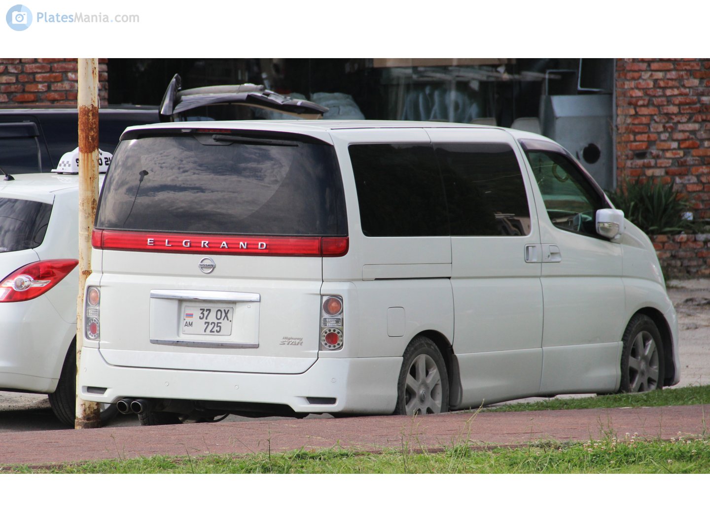 37 OX 725, Nissan Elgrand 2nd gen (E51), 2002–2010