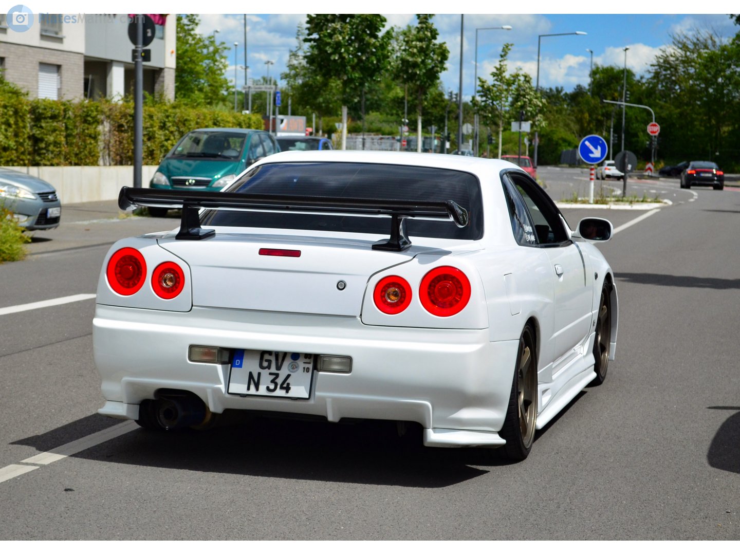 GV N 34 (03/10), Nissan Skyline 10th gen Coupé (R34), 1998–2001