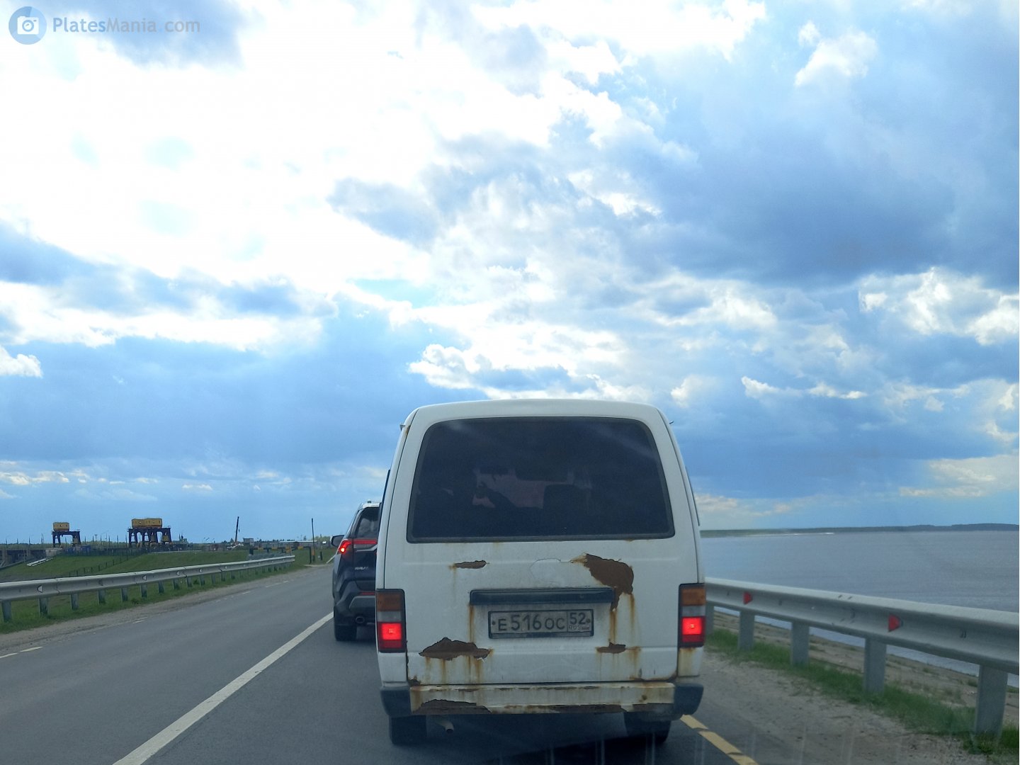 е 516 ос 52, Nissan Urvan 2nd gen (E24), 1986-2001