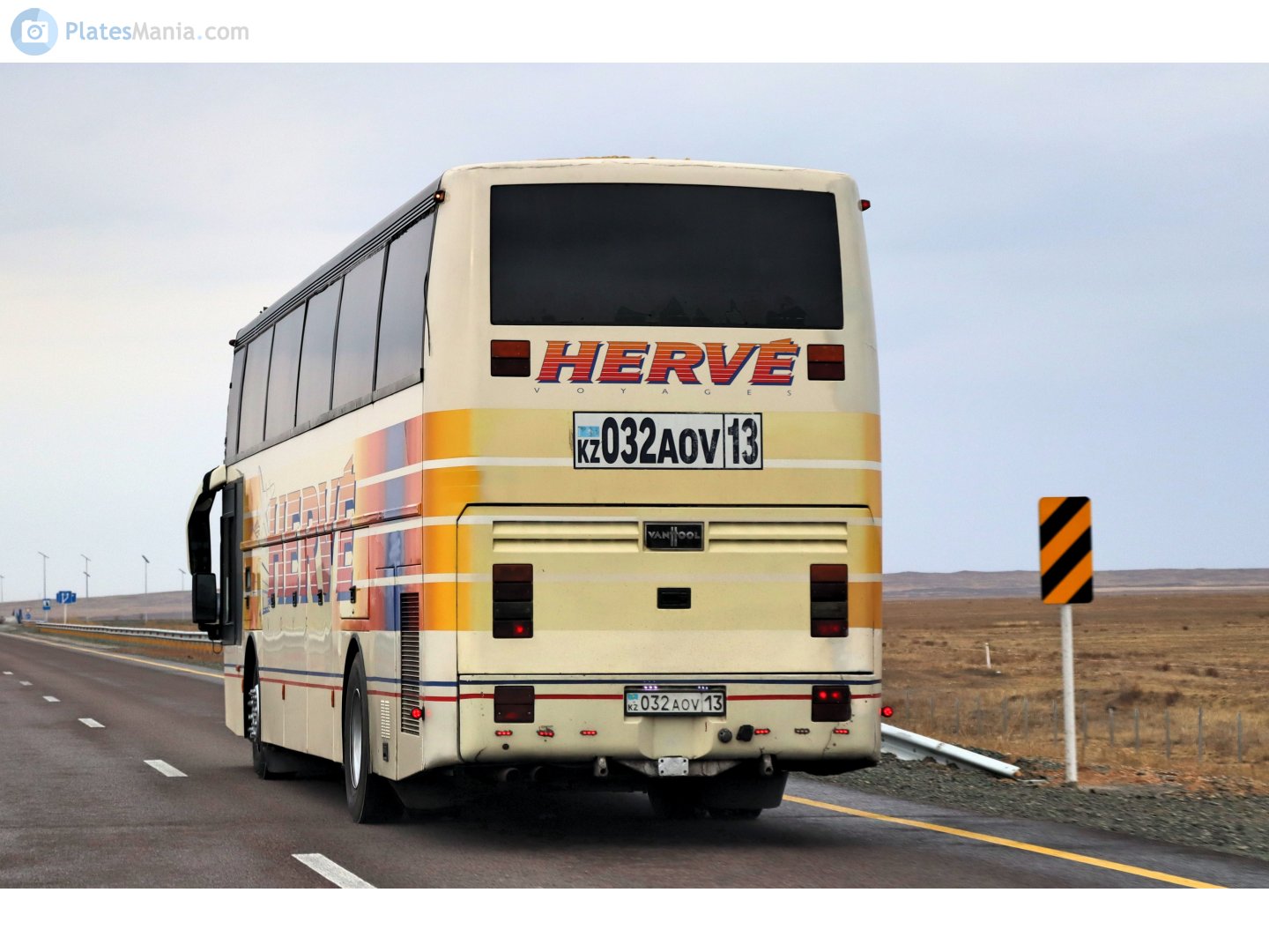 032 AOV 13, Van Hool T816 