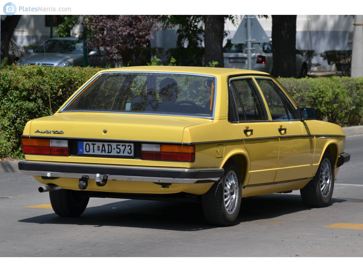 OT AD-573, Audi 100 2nd gen 4-door Sedan (C2/43), 1976–1982