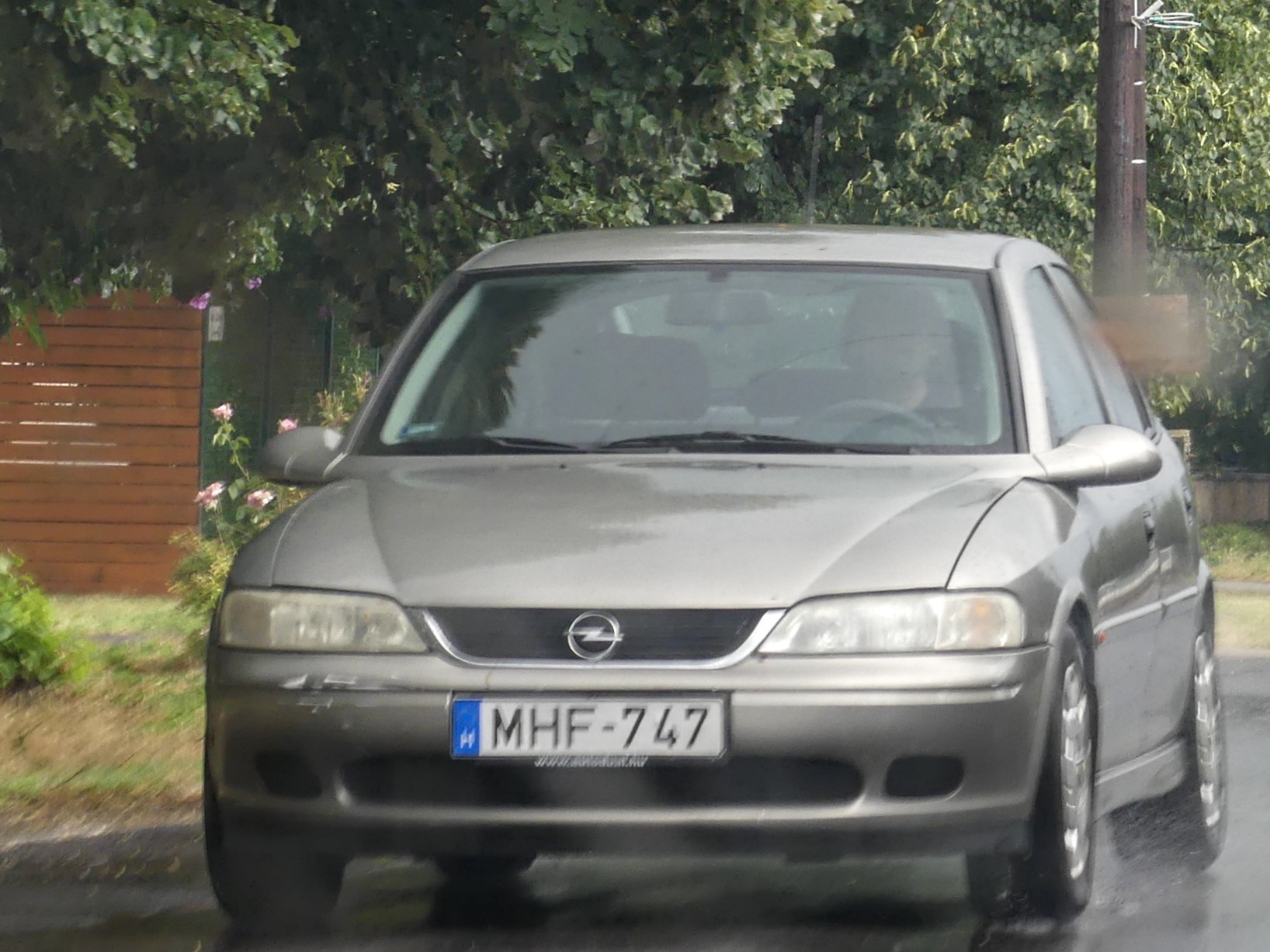 MHF-747, Opel Vectra 2nd gen Liftback (B; J96), 1995–2002