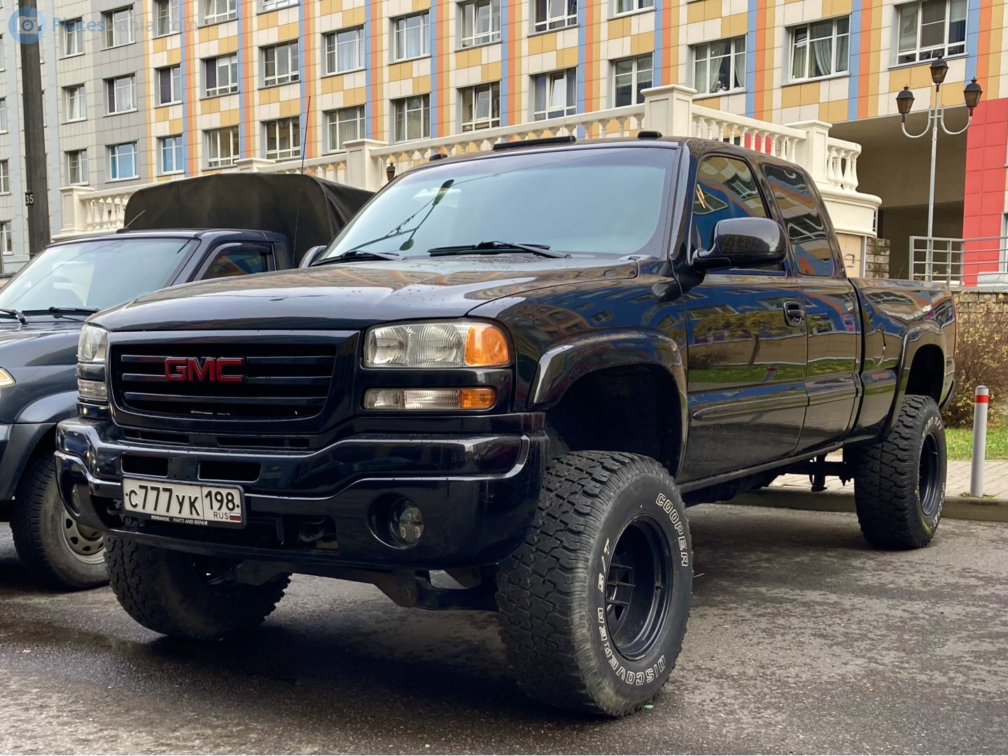 с 777 ук 198, GMC Sierra 2nd gen (GMT800/GMT880), 1998–2007