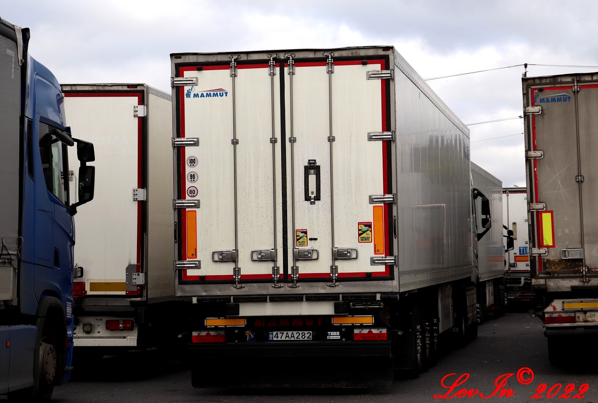 47AA282, Mammut Trailer 