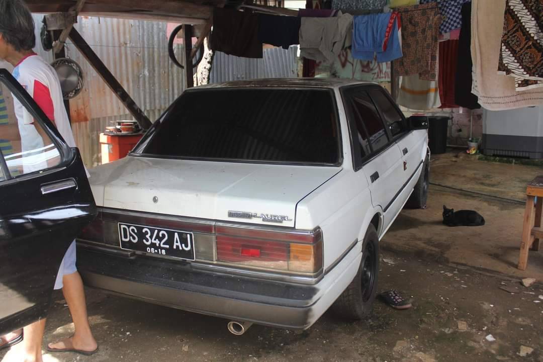 DS 342 AJ, Nissan Laurel 5th gen Sedan (C31), 1980–1984