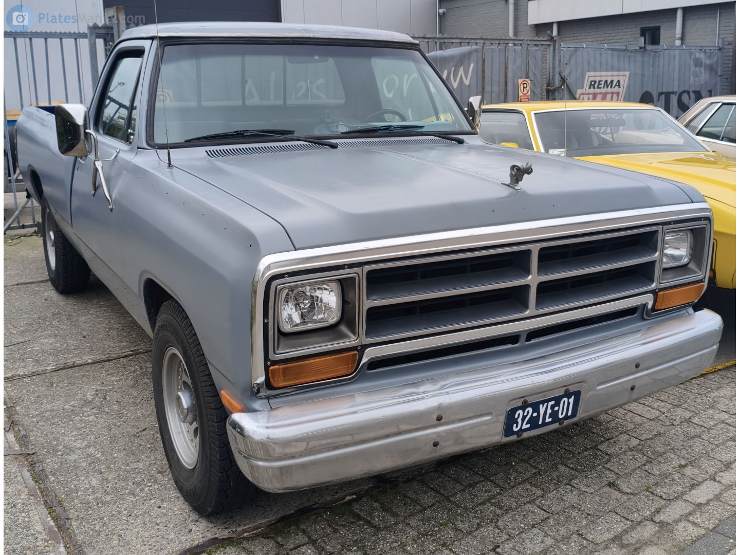 32-YE-01, Dodge D-Series 3rd gen, 1971–1980