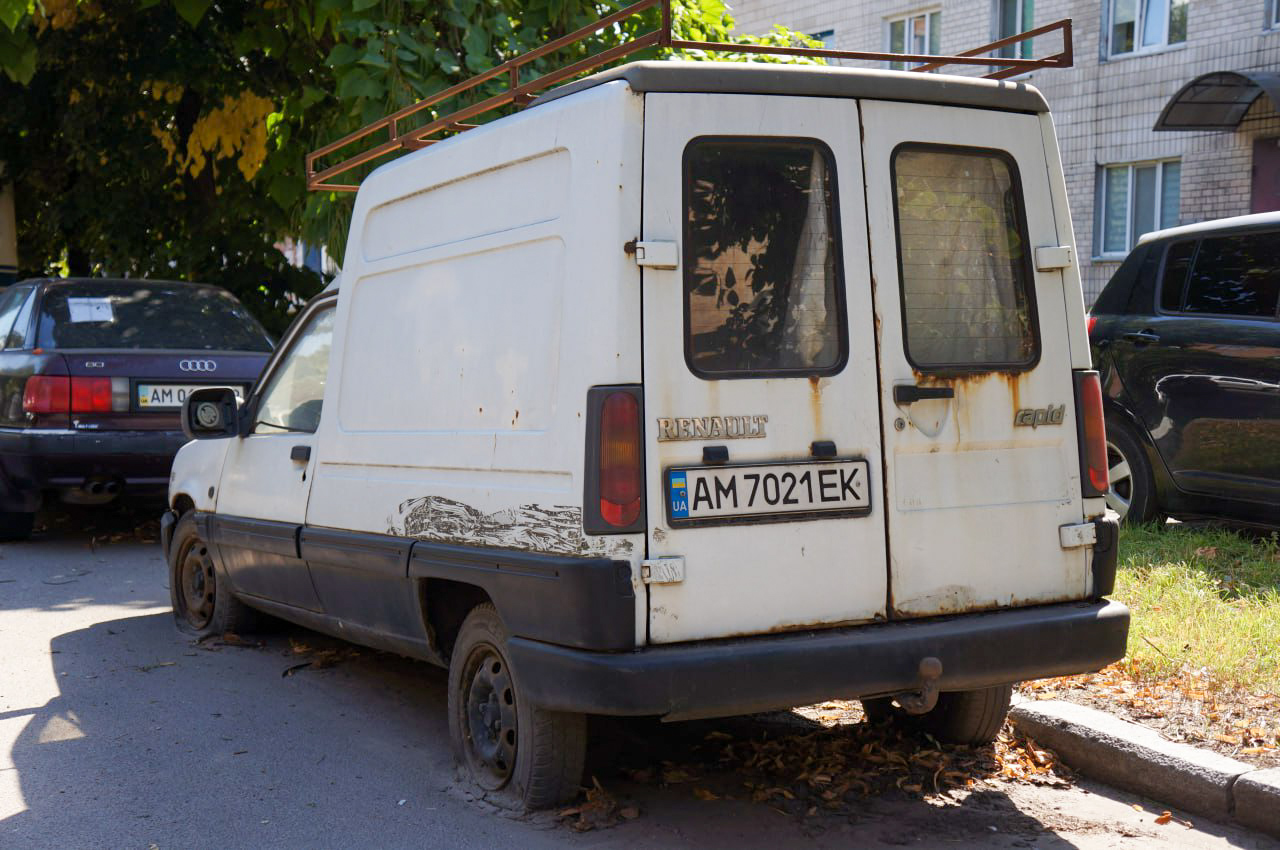 AM 7021 EK, Renault Rapid 1st gen (F40/K40), 1985–2000