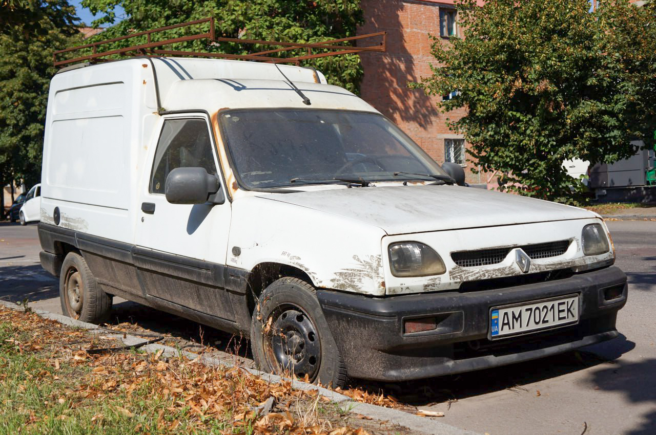 AM 7021 EK, Renault Rapid 1st gen (F40/K40), 1985–2000