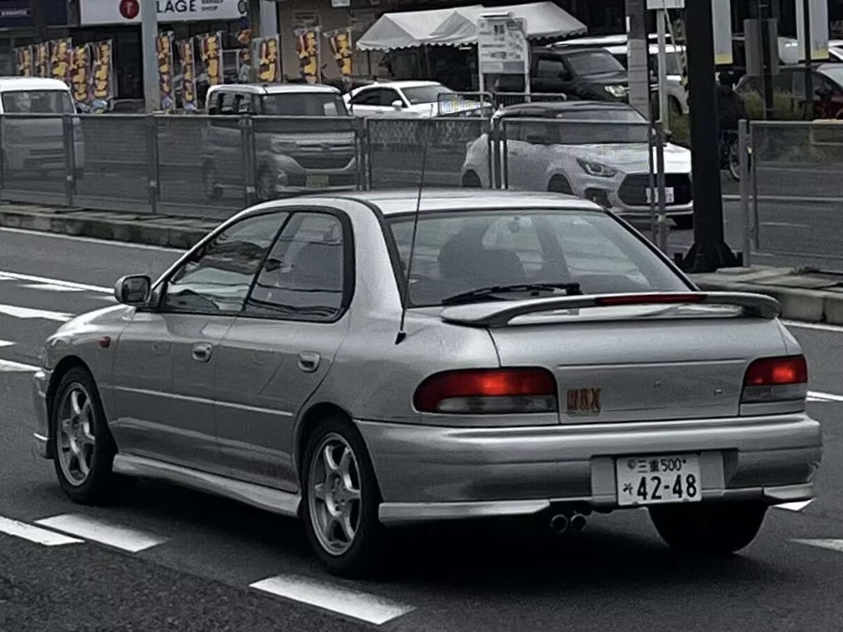 三重 500 や 4248, Subaru Impreza 1st gen Sedan (GC), 1992–2001