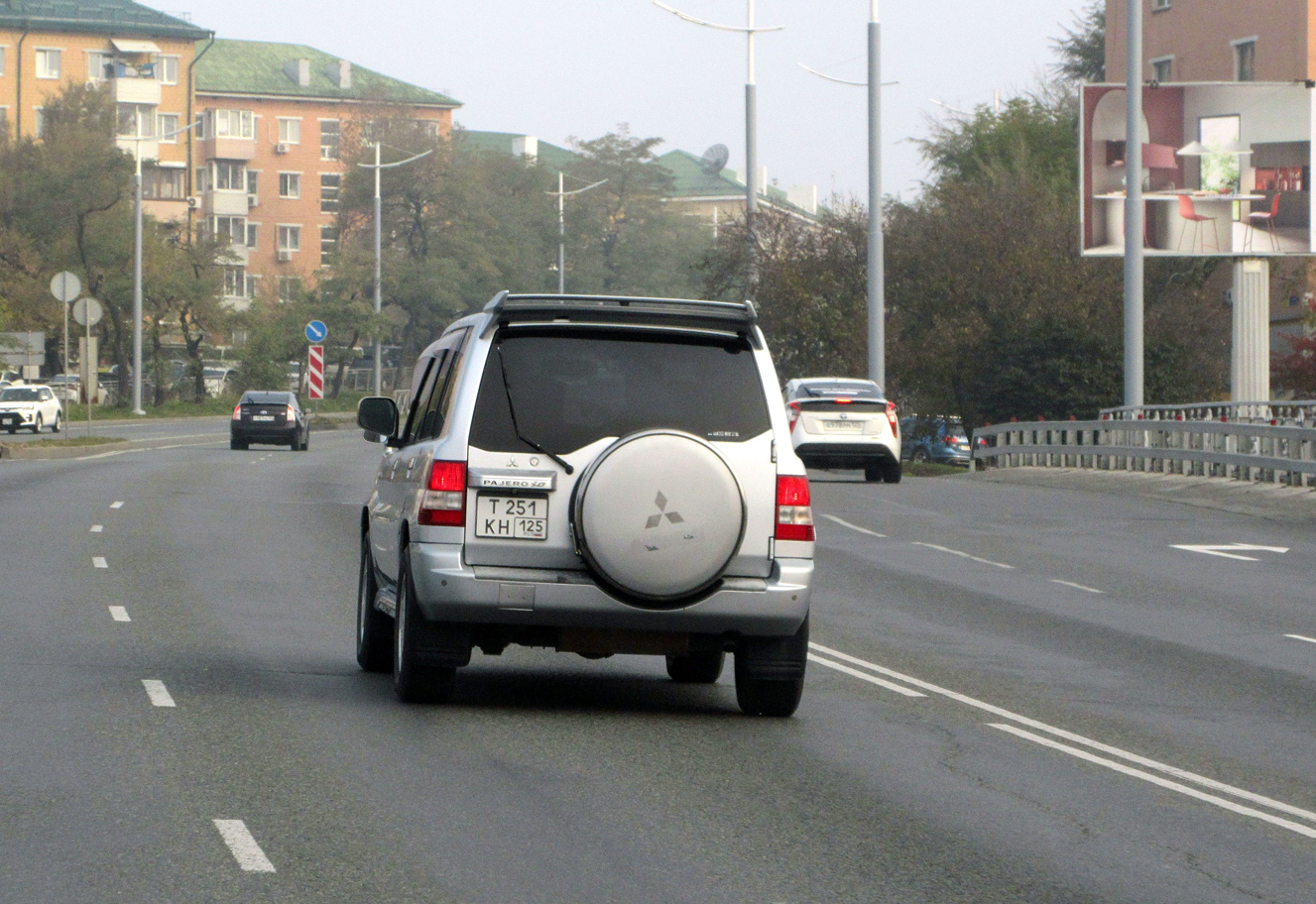 т 251 кн 125, Mitsubishi Pajero iO 1st gen 5-door SUV (H70W), 1998–2007