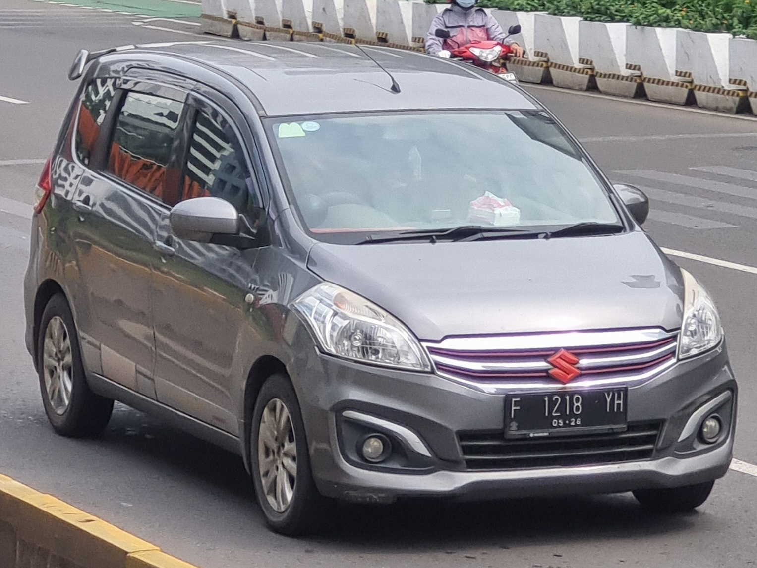 F 1218 YH, Suzuki Ertiga 1st gen (ZE), facelift, 2015–2018