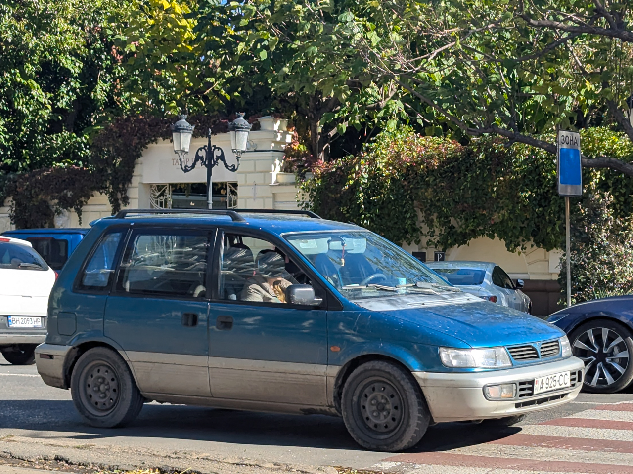 A 925 CC, Mitsubishi Space Runner 1st gen (N10/N20) 1991–1997