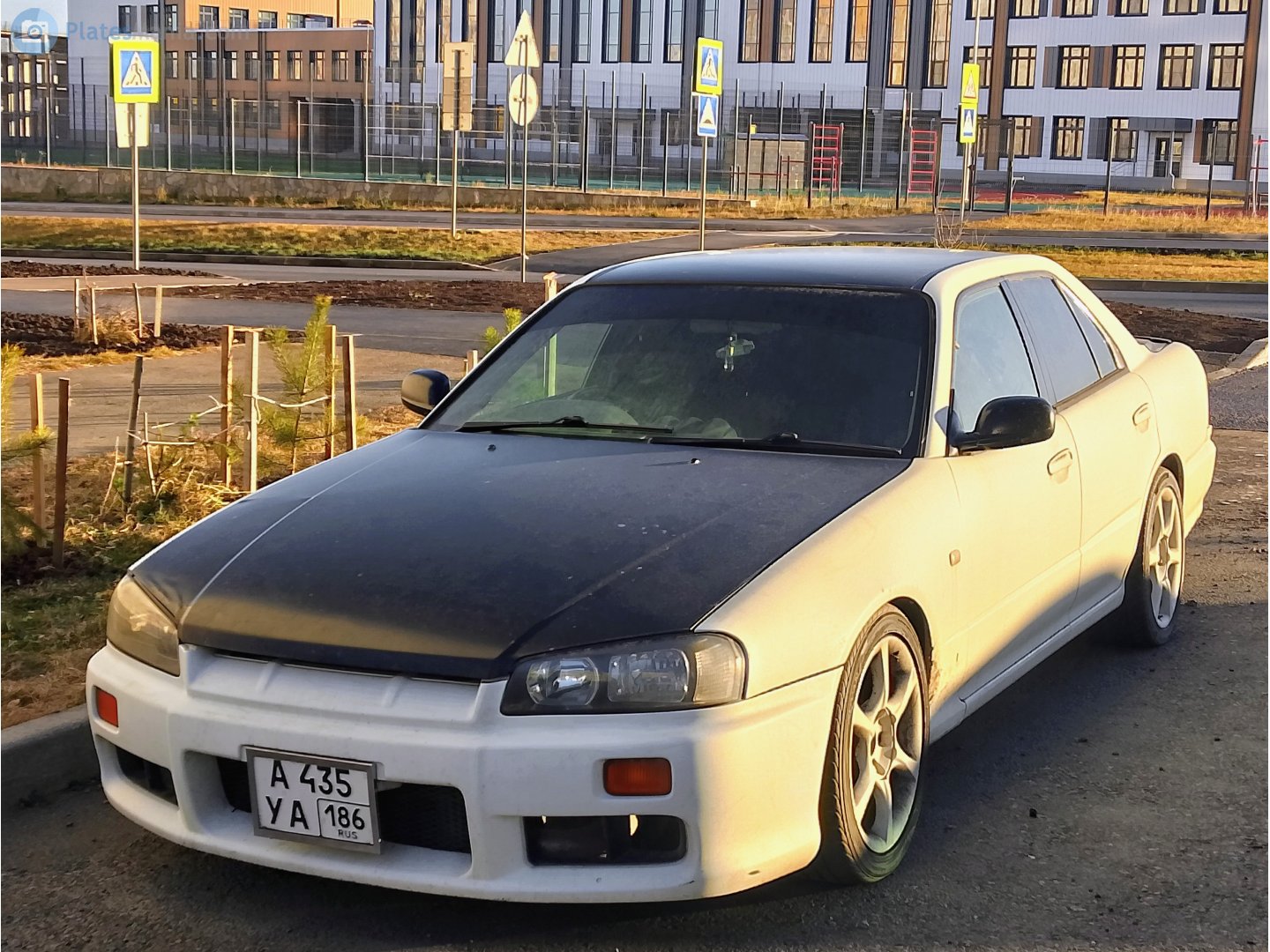 а 435 уа 186, Nissan Skyline 10th gen Sedan (R34), 1998–2001