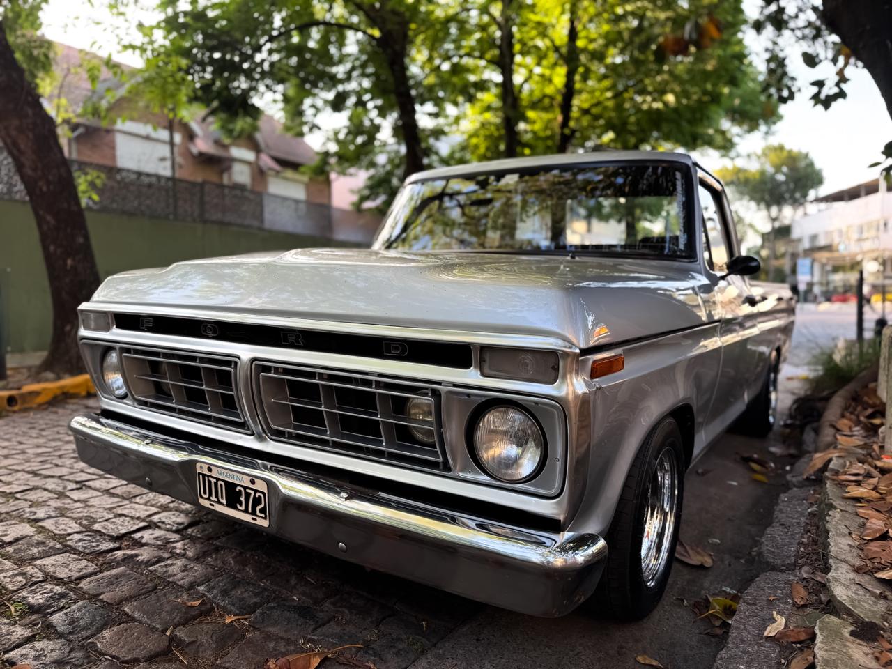 UIQ 372, Ford F-100 5th gen, 1966–1972