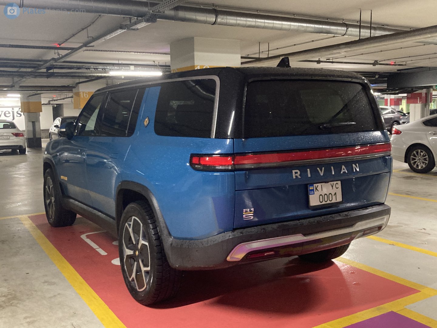 KI 0001 YC, Rivian R1S 1st gen, 2022–