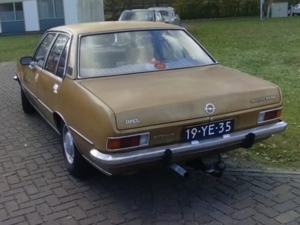 19-YE-35, Opel Rekord 4th gen 4-door Sedan (D), 1972–1977