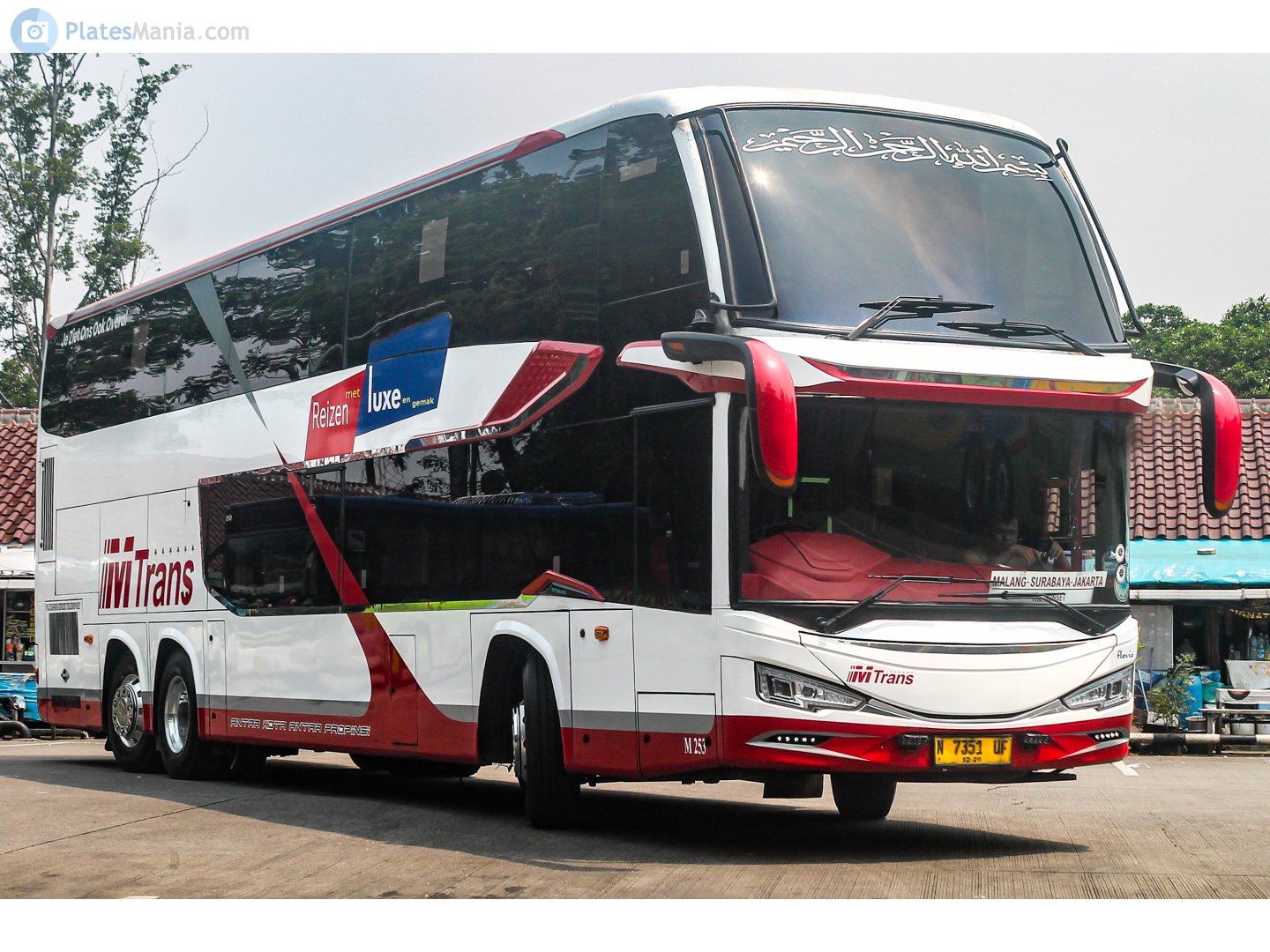 N 7351 UF, Volvo B11R 