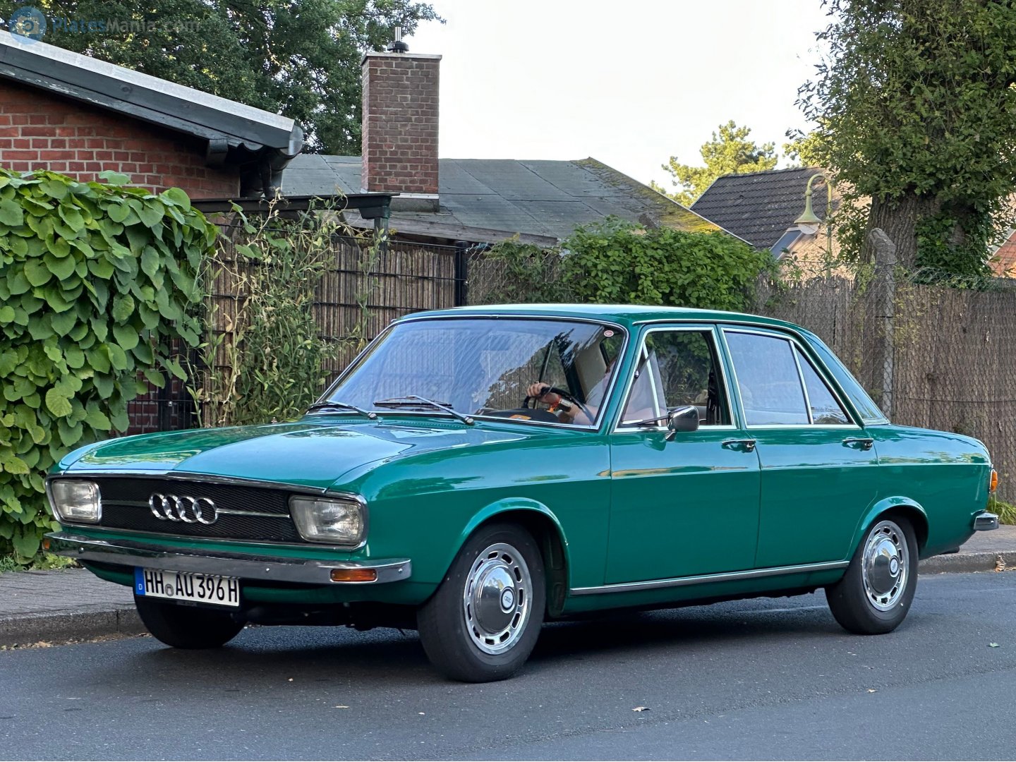 HH AU 396 H, Audi 100 1st gen 4-door Sedan (C1), 1968–1976