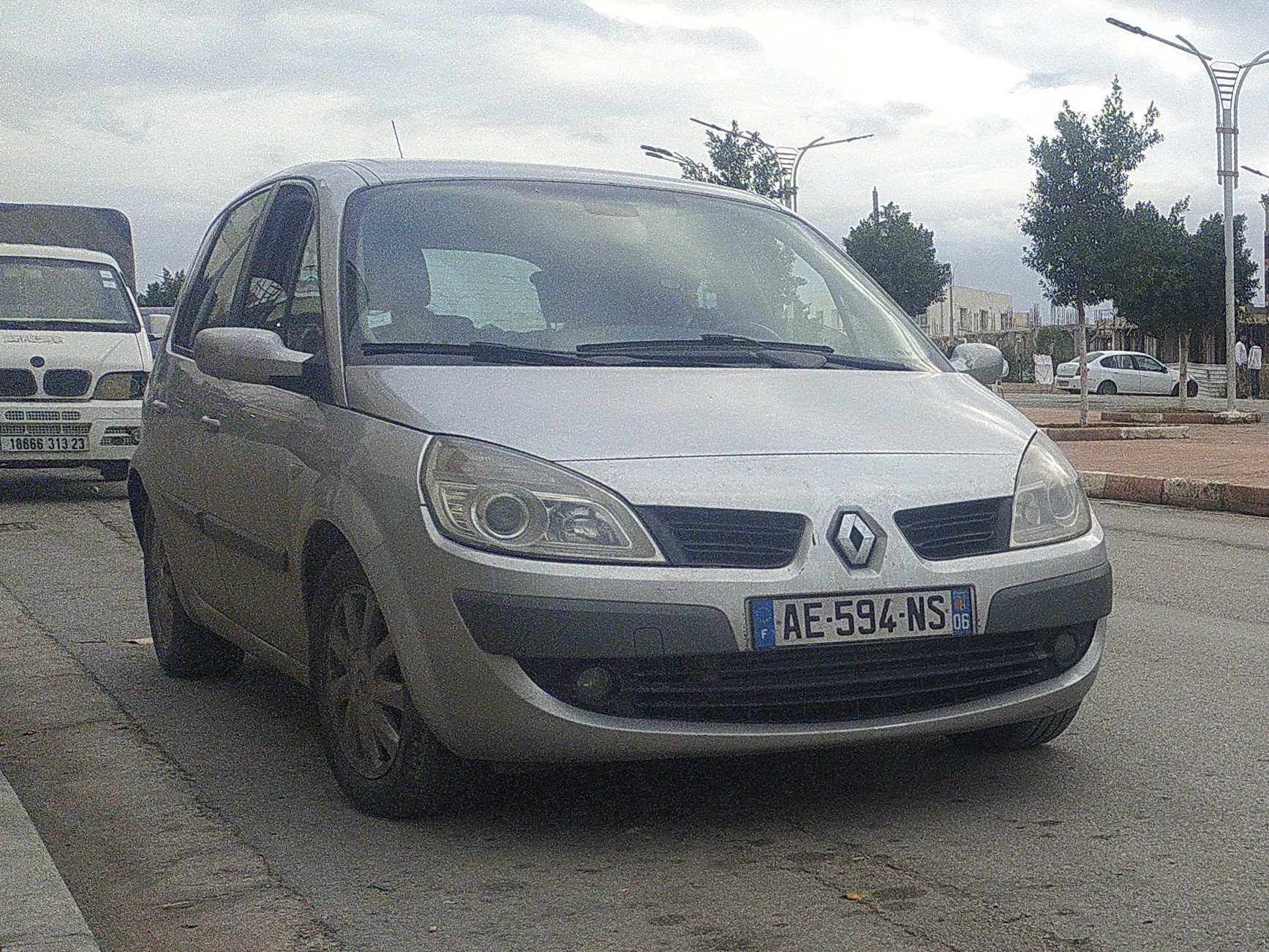 AE-594-NS, Renault Scénic 2nd gen Grand (R84), 2004–2009