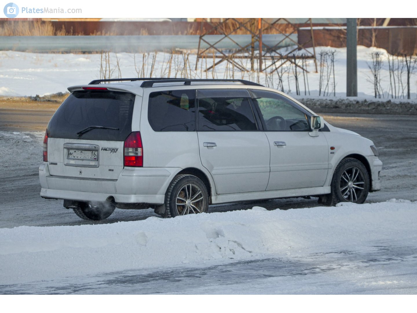 м 069 хн 86, Mitsubishi Chariot 3rd gen Grandis (UG), 1997–2003