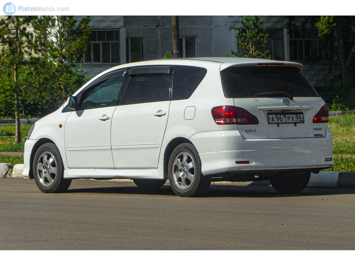 а 961 рх 86, Toyota Ipsum 2nd gen (M20), 2001–2009