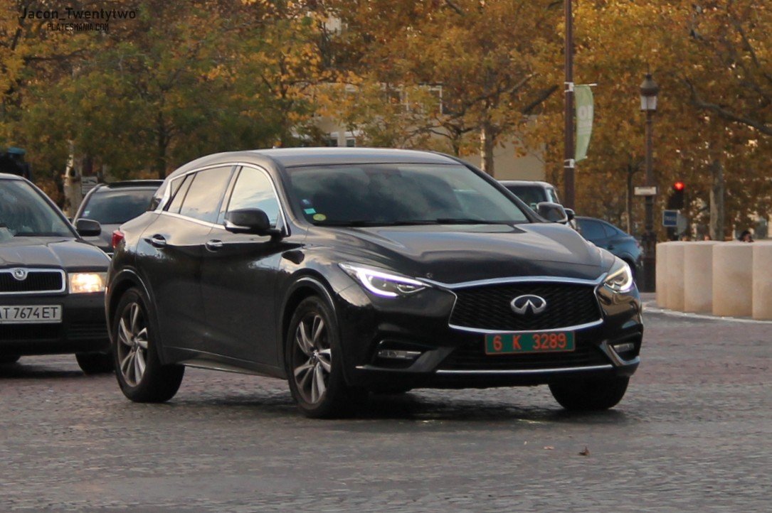 6 K 3289, Infiniti Q30 1st gen (H15), 2015–2019
