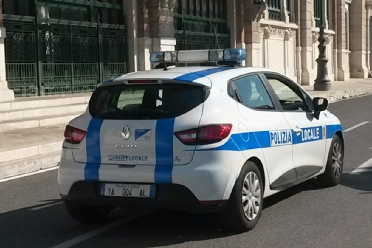 YA 004 AL, Renault Clio 4th gen Hatch (B98), 2012–2020