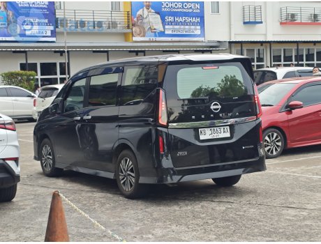 KB 1863 AX, Nissan Serena