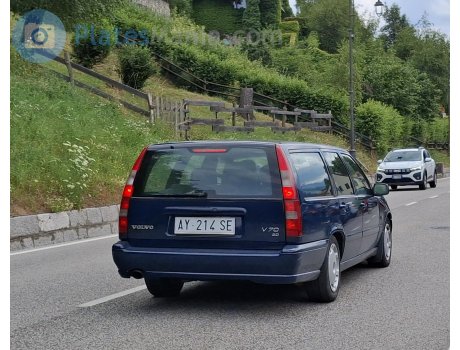 AY 214 SE, Volvo V70