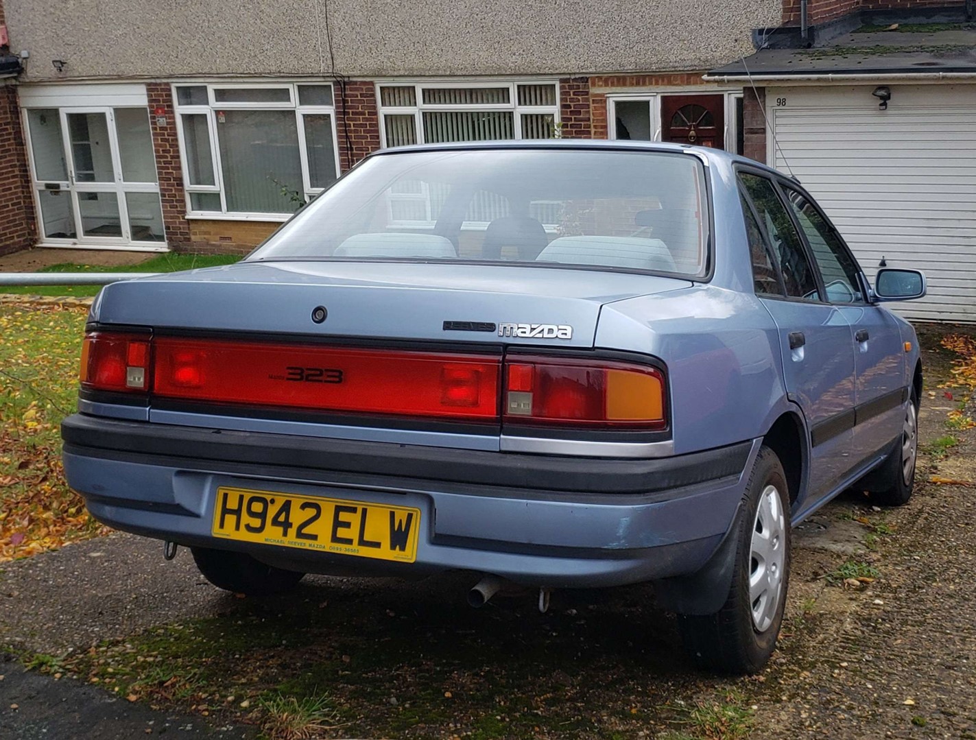 H942ELW, Mazda 323 4th gen Sedan (BG), 1989–1994