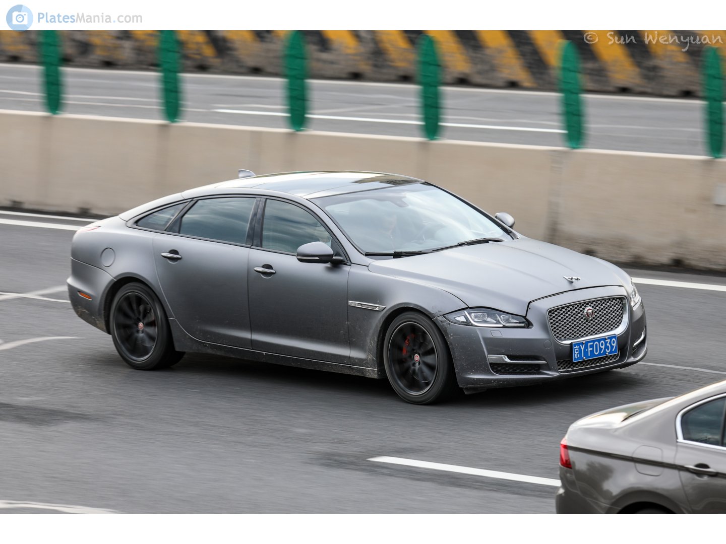 京Y·F0939, Jaguar XJ 6th gen (X351), 2009–2019