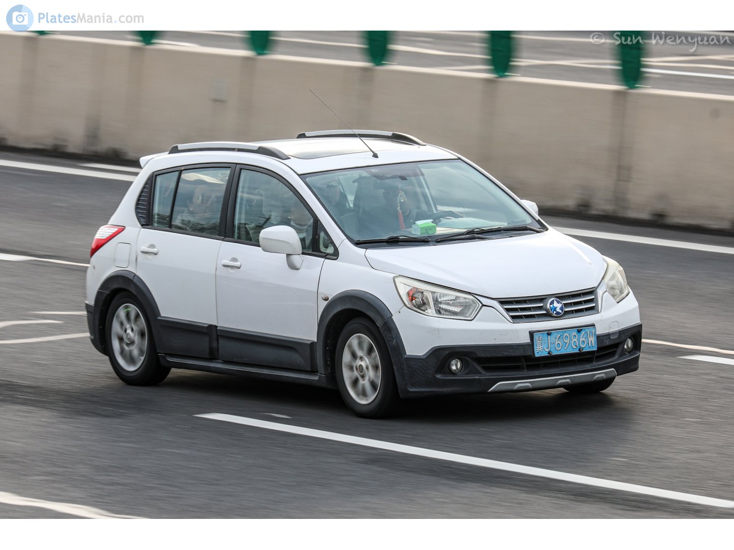 冀J·6986W, Venucia R50 