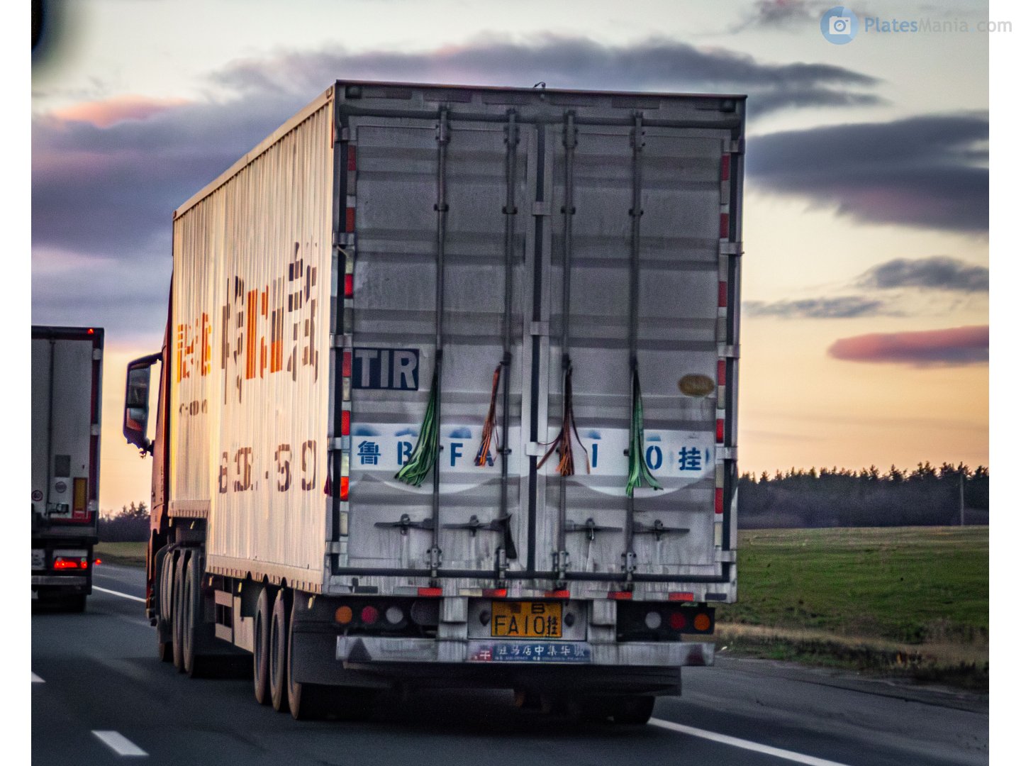 鲁B·FA10挂, Qoşqular 