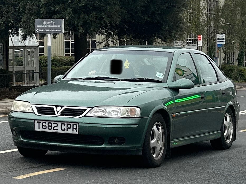 T682CPR, Vauxhall Vectra 1st gen Sedan (B; J96), 1996–2002