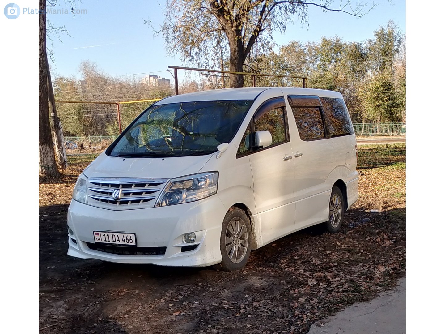 11 DA 466, Toyota Alphard 1st gen (G/V) (AH10), 2002–2008